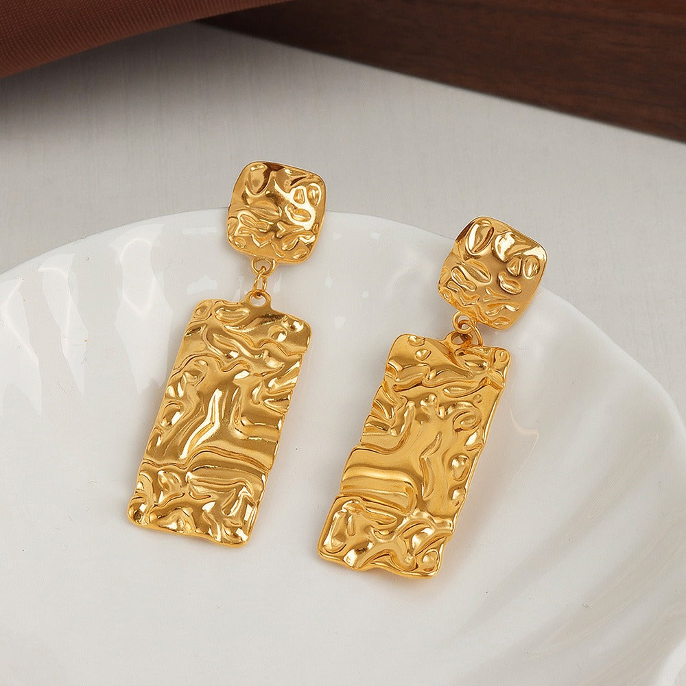18K gold fashionable simple pleated texture design earrings