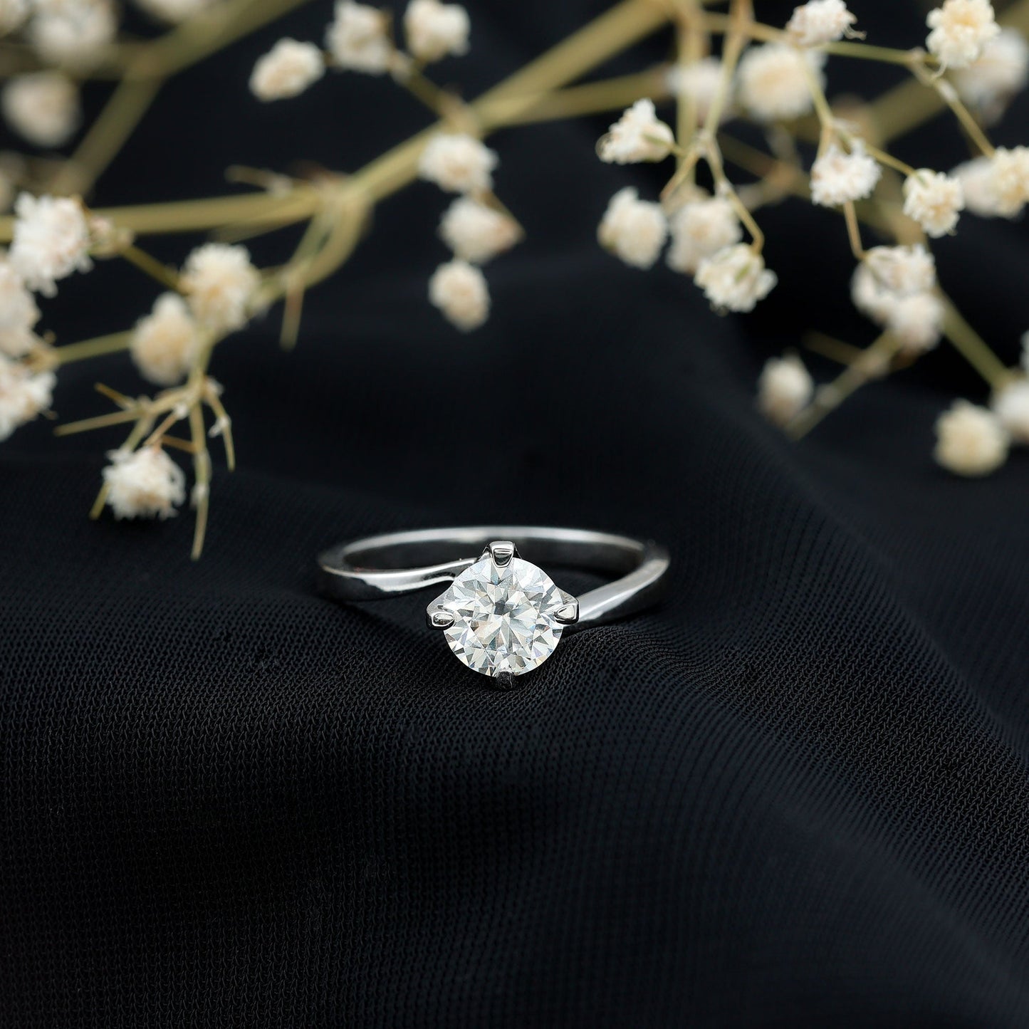 Lab Grown Diamond Engagement Ring With Diagonal 4 Prongs
