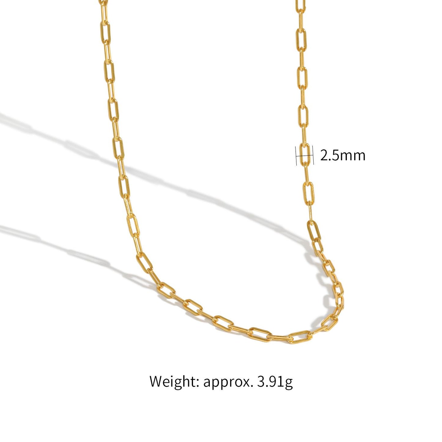 Gold chain necklace on a white background with measurement details.
