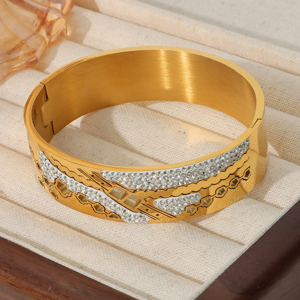 18K gold trendy and unique hollow flower and diamond design palace style bracelet