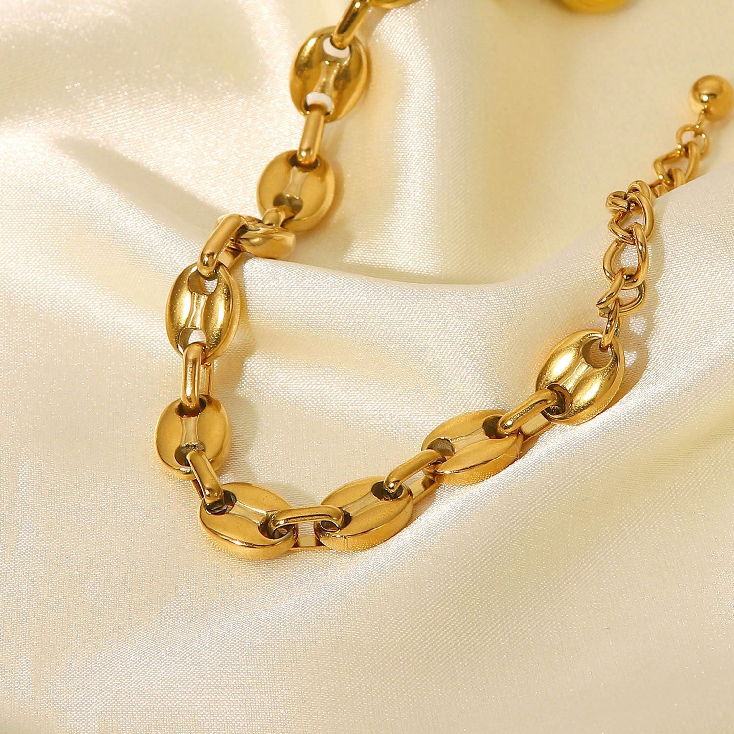 18K Gold Exquisite Personality Pig Nose Buckle Design Versatile Anklet